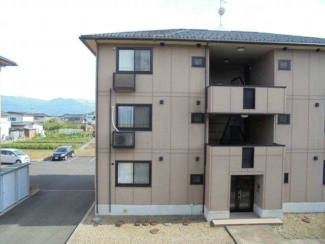 物件内観写真2　(写真は201号室です（参考）)