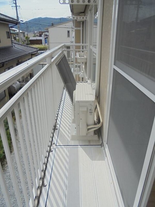 ベランダ(写真は201号室です（参考）)