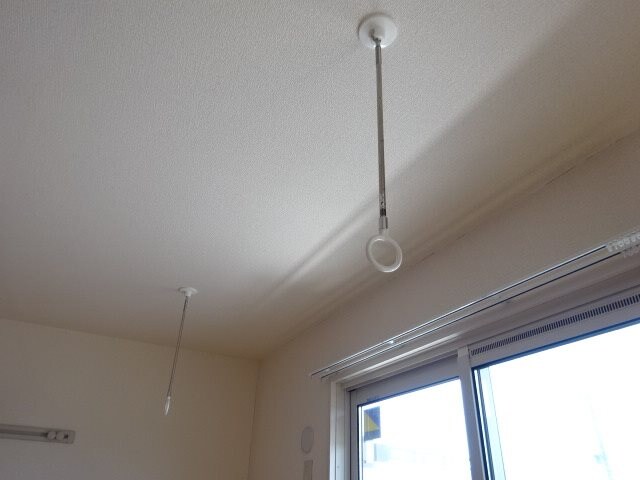 物件内観写真15　(室内物干し)