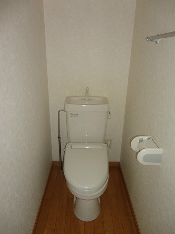 トイレ(※写真は303号室です。)
