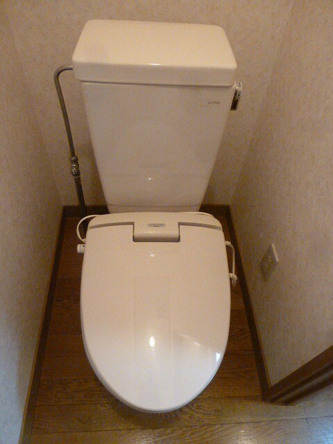 物件内観写真10　(ウォシュレット付きます！　※写真は205号室のお部屋です。)