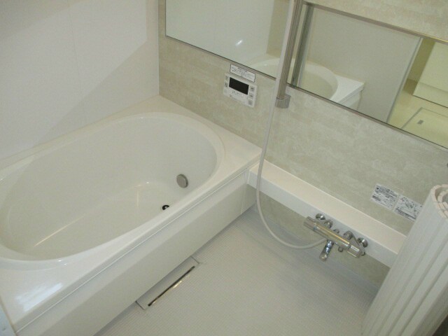 物件内観写真9　(ミラーが横に広がります♪)