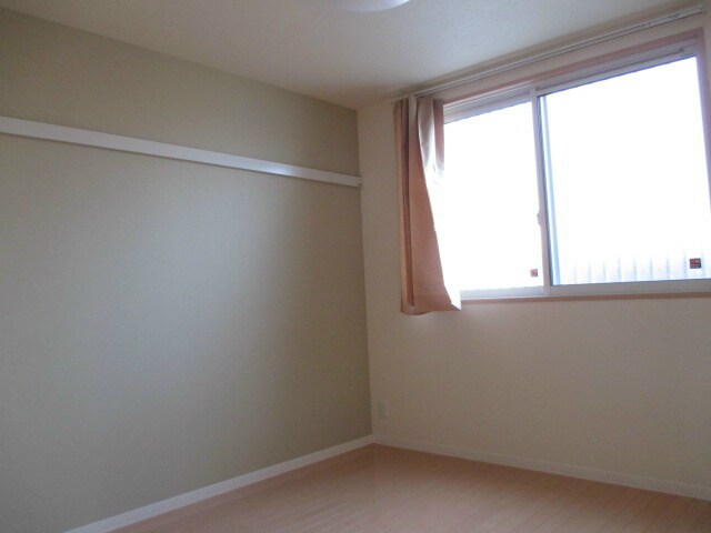 物件内観写真10　(北側洋室！)