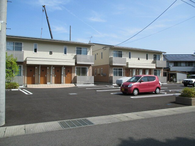 物件内観写真20　(広々駐車できます)