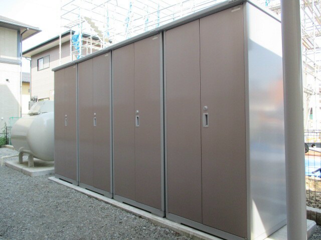 物件内観写真21　(物置にはタイヤなど置けますね！)