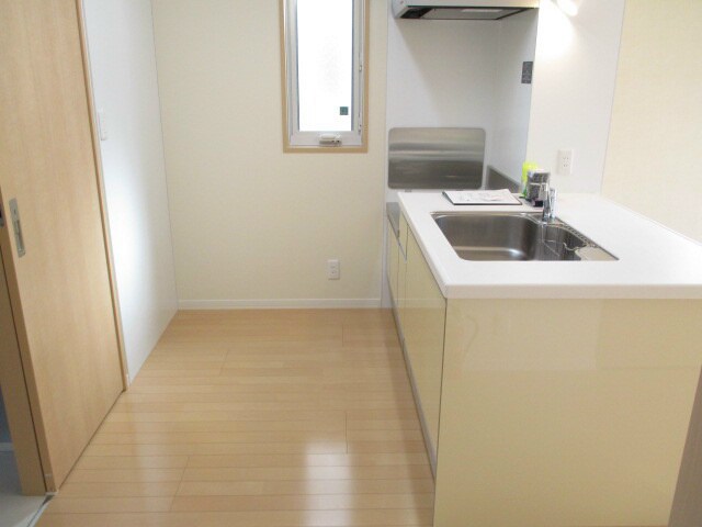 物件内観写真29　(スペースに余裕あります！奥へ冷蔵庫ですね)