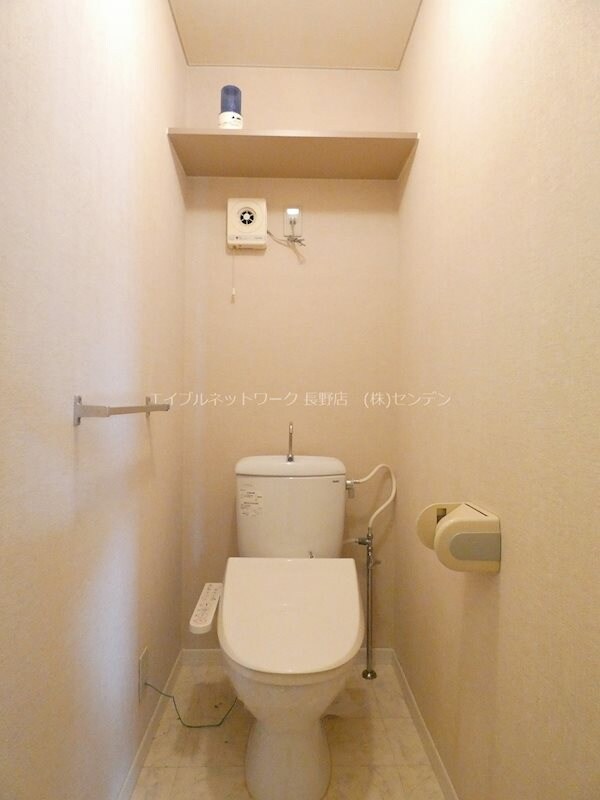 トイレ(写真は202号室、画像はモデルルームです。（参考）)