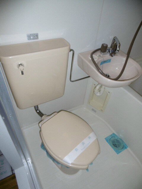 物件内観写真2　(3点ユニット　風呂場内)