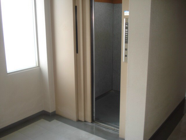 物件内観写真6　(エレベーター)