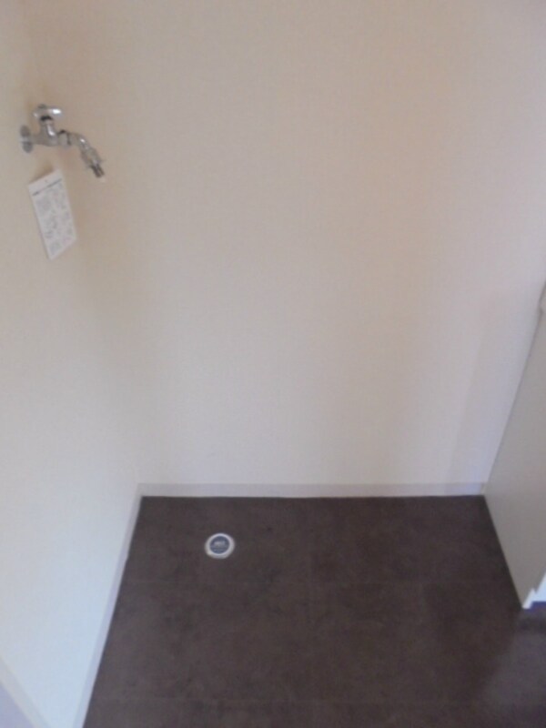 その他設備(洗濯機置き場　写真は202号室です。ご参考下さい。)