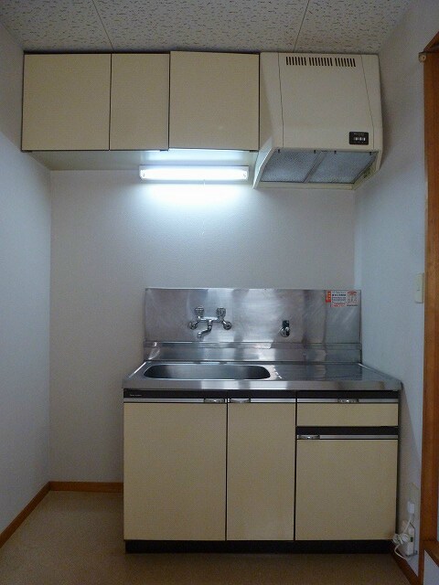 物件内観写真5　(写真は102号室です)