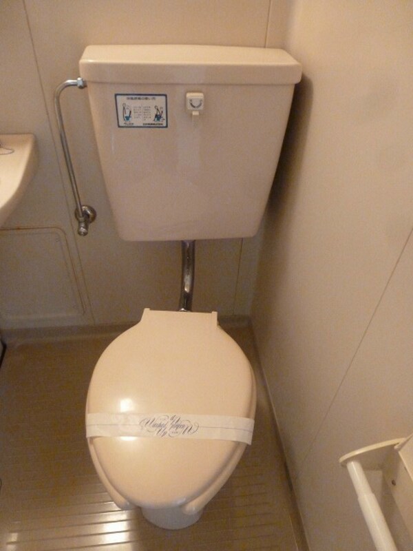 トイレ(写真は102号室です)