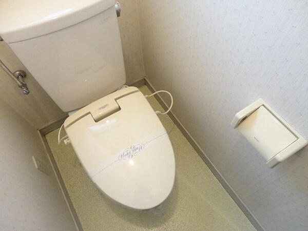 トイレ(写真は101号室です)