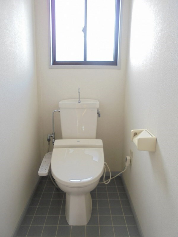 トイレ(写真は202号室です。（参考）)