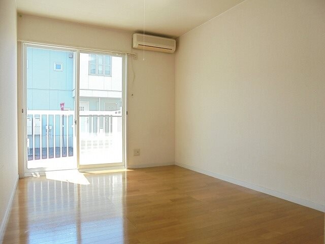 物件内観写真5　(写真は104号室です。（参考）)