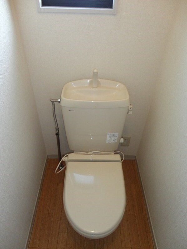 トイレ(写真は201号室です)