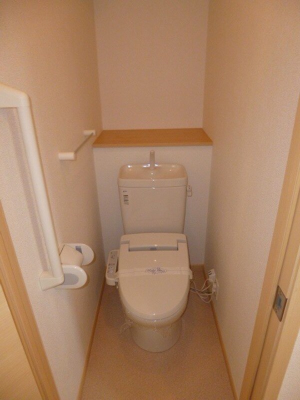 トイレ(写真は101号室です（参考）)