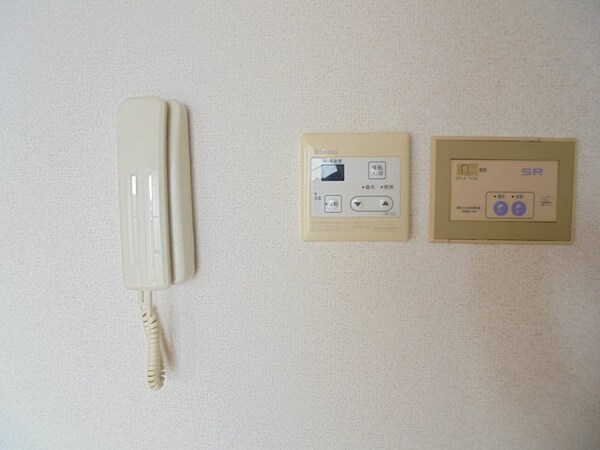 セキュリティ(写真は203号室です。（参考）)
