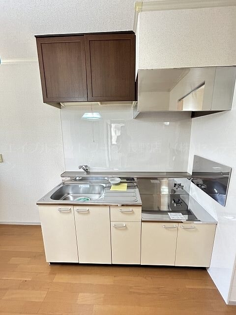 キッチン(写真は101号室です（参考）)