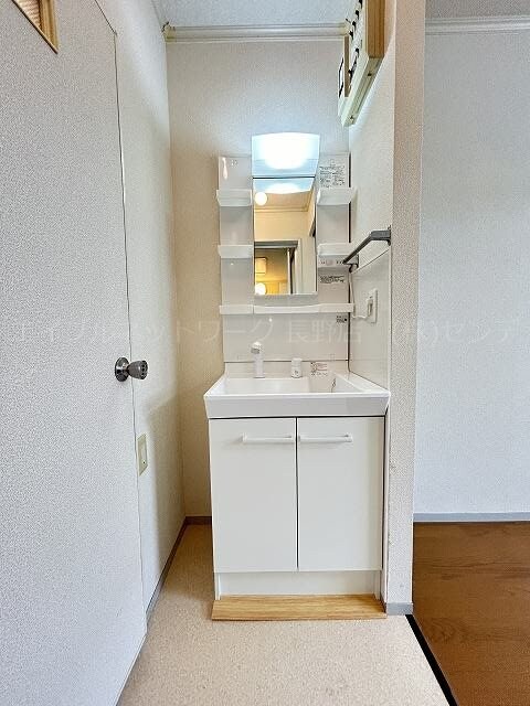 洗面所(写真は101号室です（参考）)