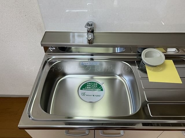 キッチン(写真は101号室です（参考）)