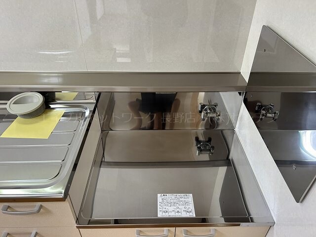 キッチン(写真は101号室です（参考）)