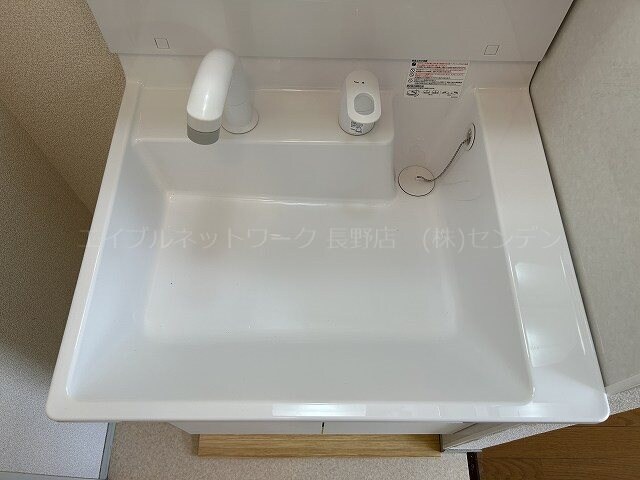 洗面所(写真は101号室です（参考）)