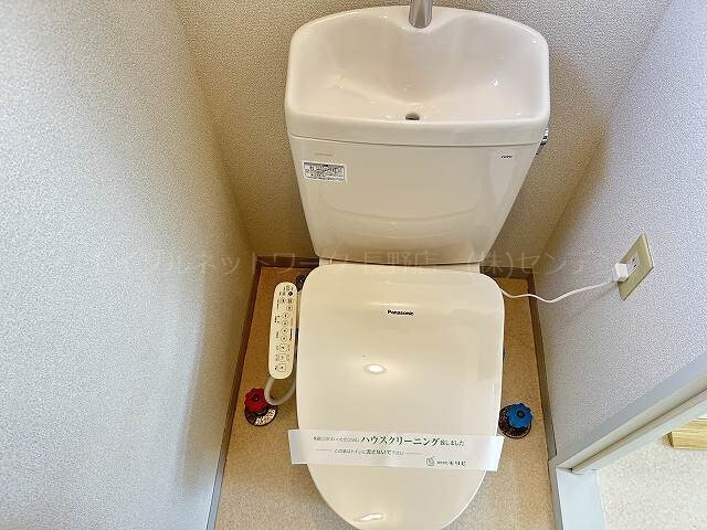 トイレ(写真は101号室です（参考）)