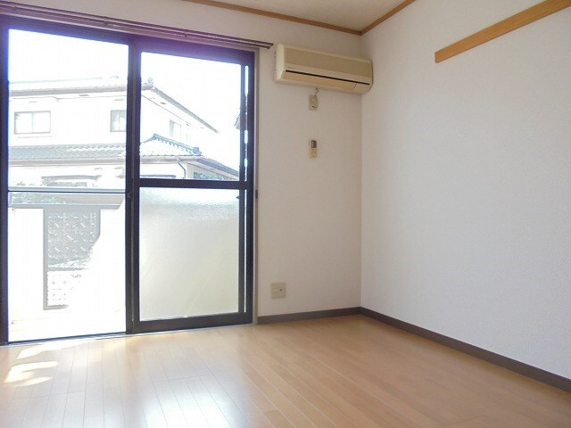 物件内観写真5　(写真は102号室です（参考）)