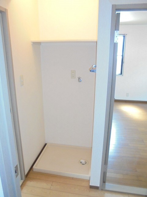 物件内観写真15　(洗濯機置き場 写真は102号室です（参考）)