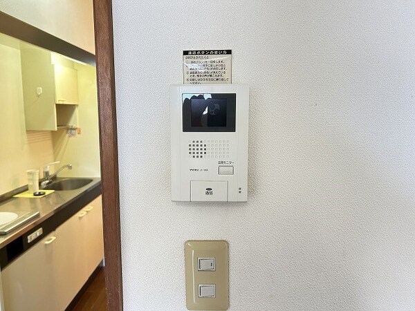 セキュリティ(写真は203号室です（参考）)