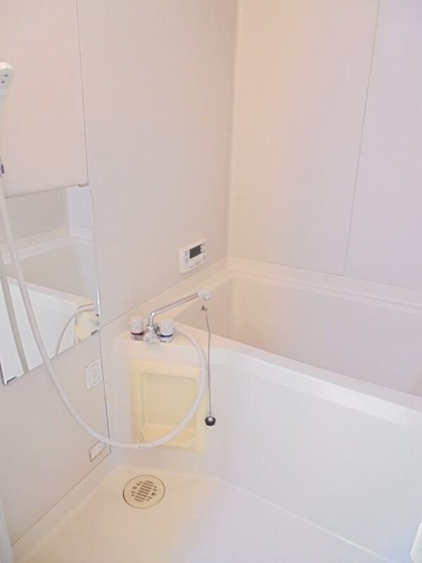風呂画像(写真は201号室です。（参考）)