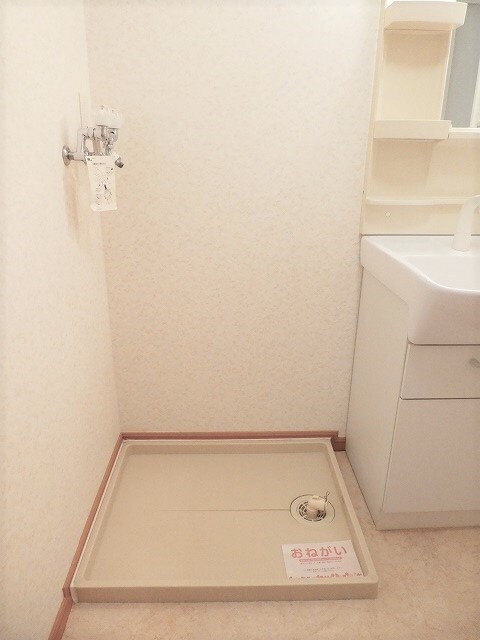 物件内観写真14　(洗濯機置き場画像は203号室です（参考）)