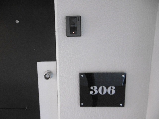 物件内観写真17　(TVモニターホン　　　お部屋のナンバープレートも抜かりなし♪)