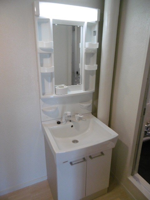 物件内観写真22　(シャワー付き洗面台)