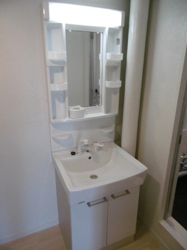 洗面所(シャワー付き洗面台)