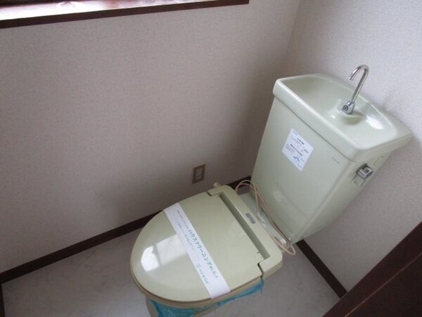 トイレ(写真は102号室です。)