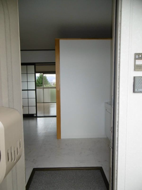 玄関(※写真は別部屋のものです。（参考）)