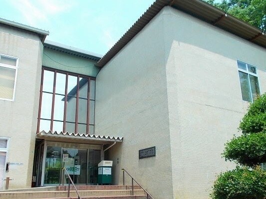 上田市立上田図書館