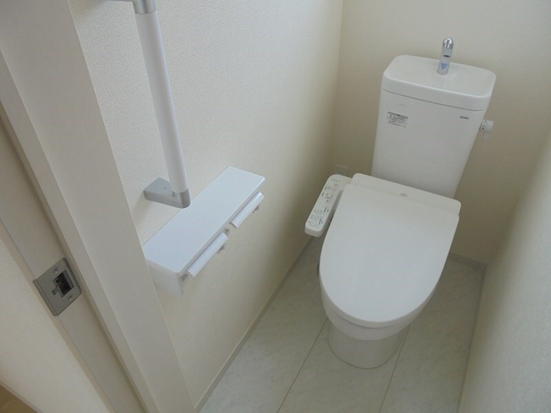 物件内観写真33　(2階トイレ)