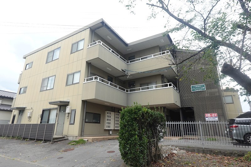 グランドハイツ白銀の物件外観写真