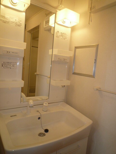 物件内観写真12　(写真は202号室です)