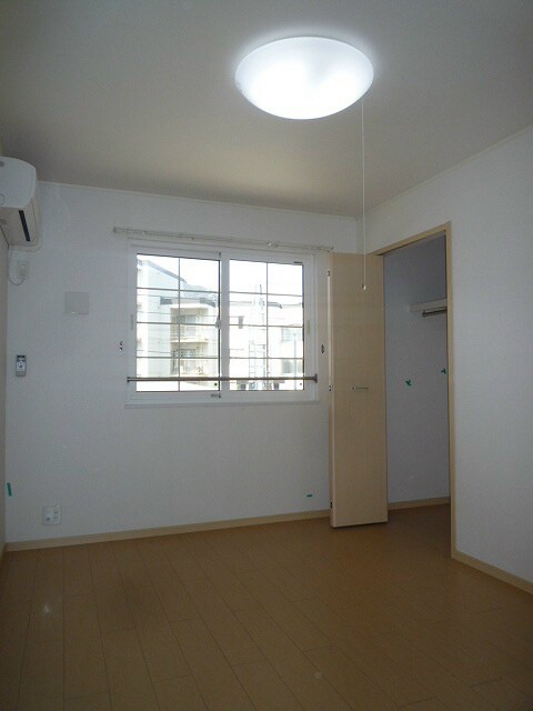 物件内観写真18　(写真は202号室です)