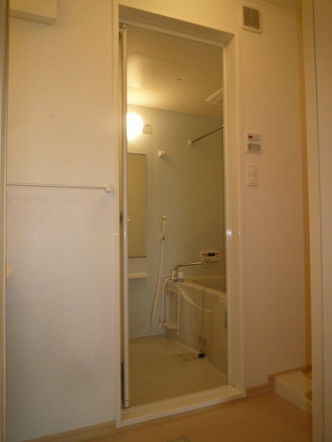 物件内観写真23　(写真は202号室です)