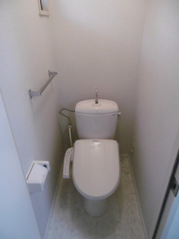 トイレ(※写真は別号室です)