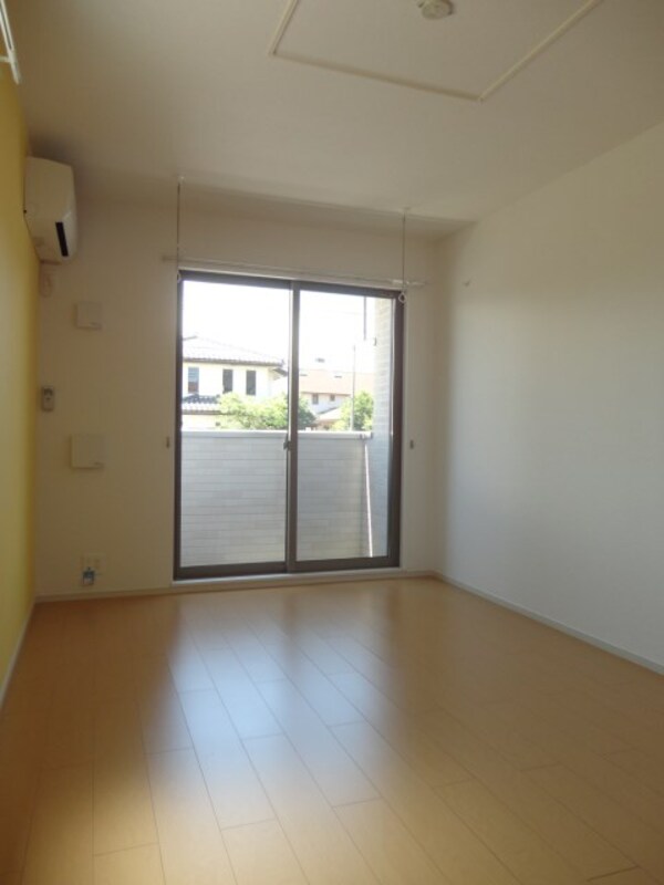 リビング(写真は103号室です（参考）)