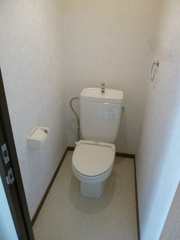 トイレ(写真は202号室です)
