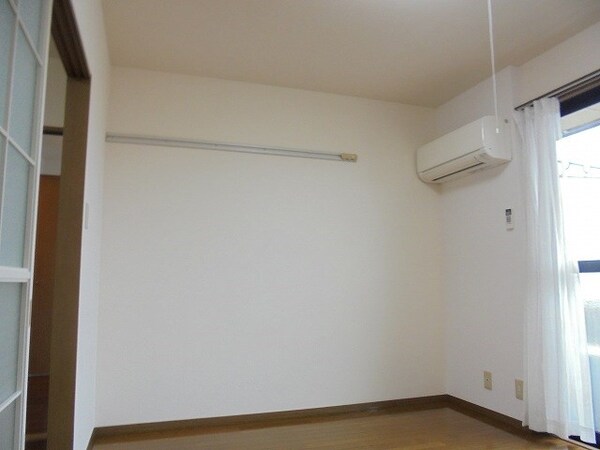 リビング(写真は302号室です（参考）)