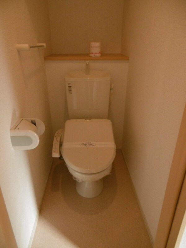 トイレ(写真は102号室です（参考）)