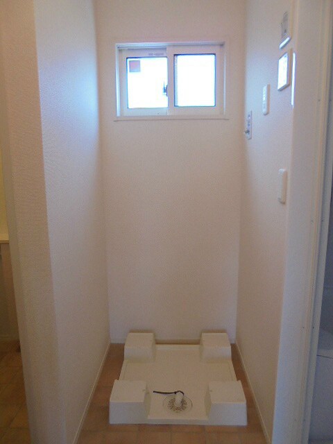 物件内観写真14　(洗濯機置き場)